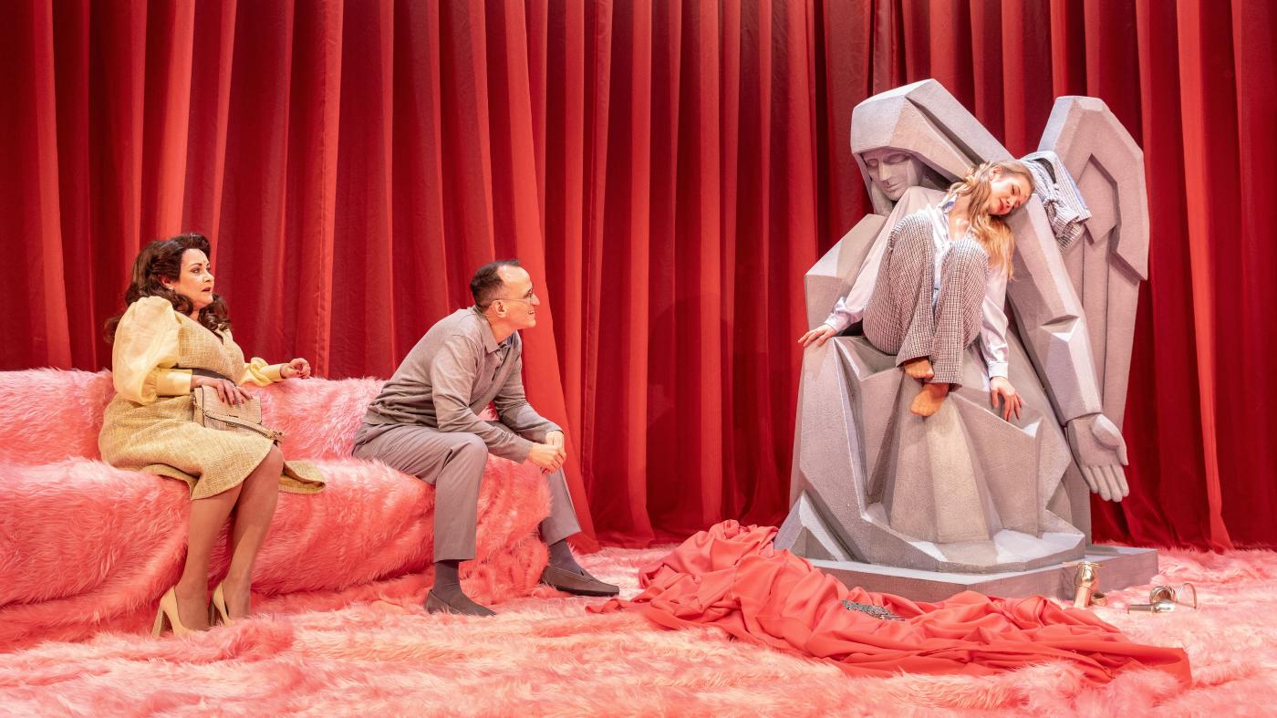 Kamila Sedlárová (Serena), Tomáš Kobr (Osmond) a Petra Hájková (Isabel)