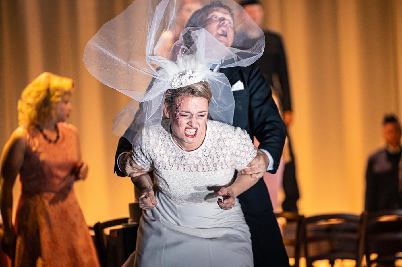 Jenůfa (Alžběta Poláčková) a Laca (Aleš Briscein)