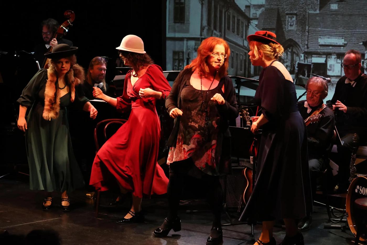 Extravagantní díkuvzdání Jiřímu Šlitrovi