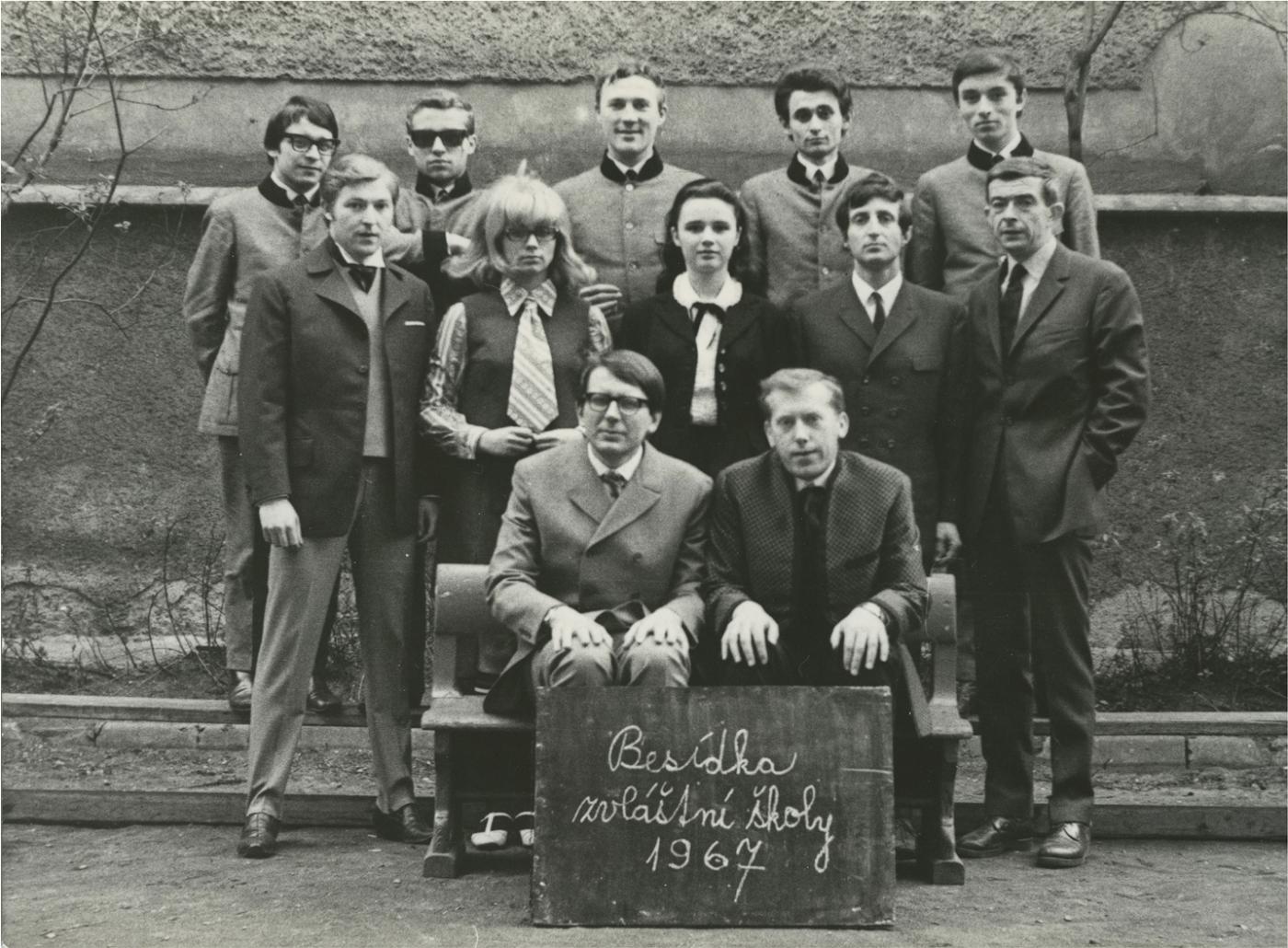 Besídka zvláštní školy, 1967. V popředí Miloslav Šimek a Jiří Grossmann