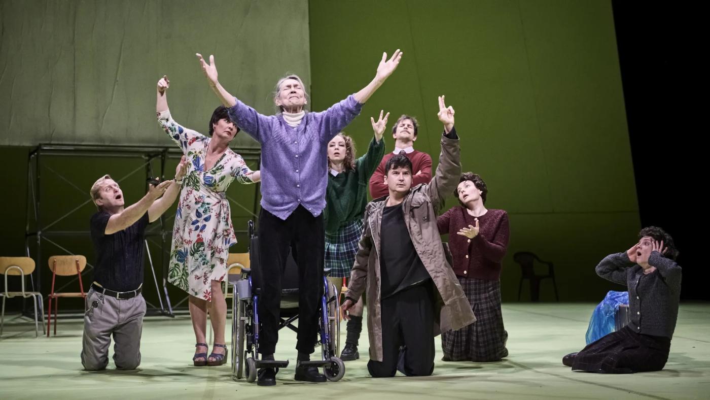 Jan Bidlas (Hospodář), Martina Preissová (Hospodyně), Johanna Tesařová (Babka),
Kateřina Měchurová (Anka), Šimon Krupa (Kostelník), Igor Orozovič (Kantor)
a Gabriela Mikulková (Drbna)