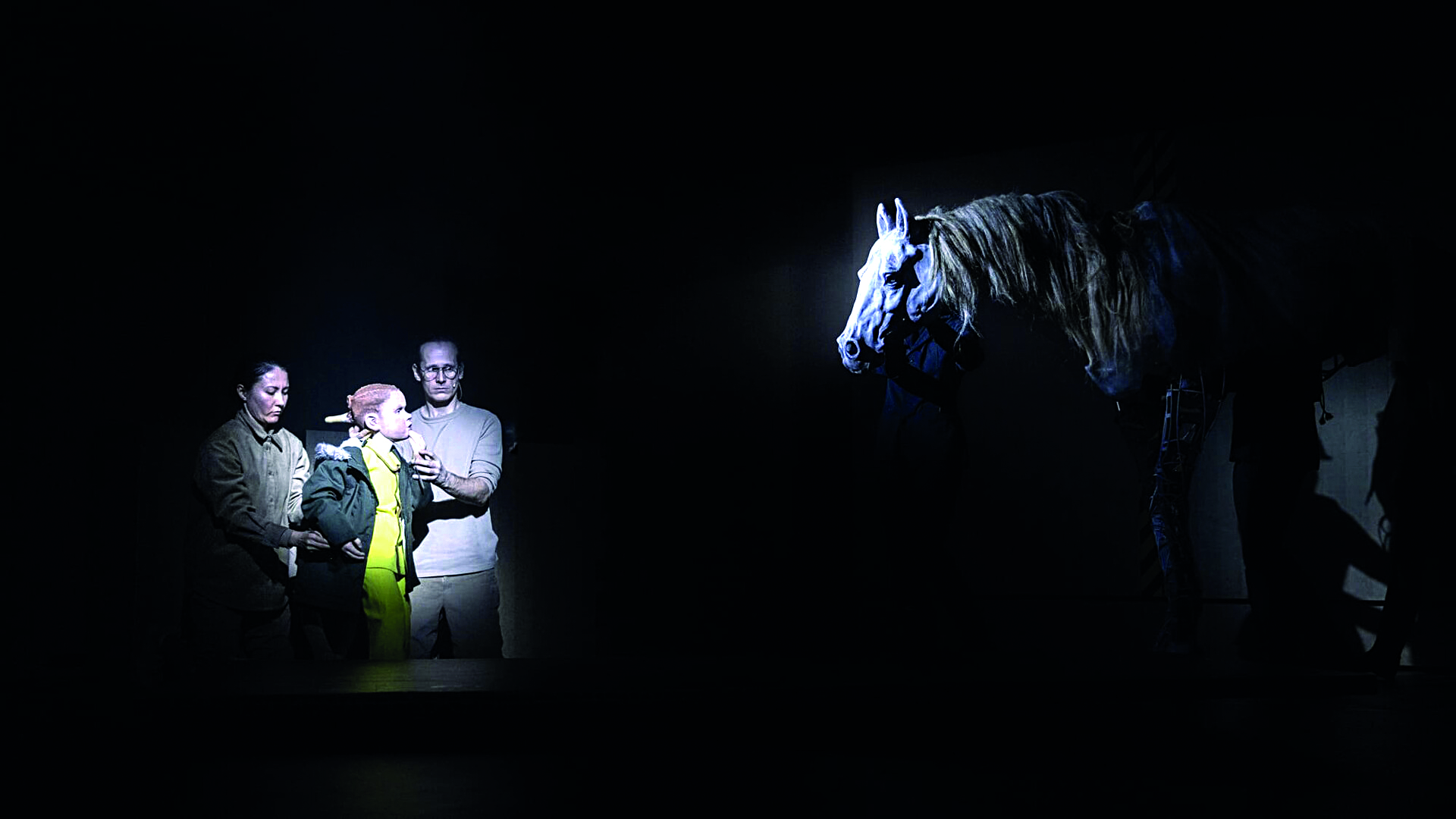 Rodinné představení Gulliverovy cesty propojuje loutky, masky, činohru a hudební divadlo