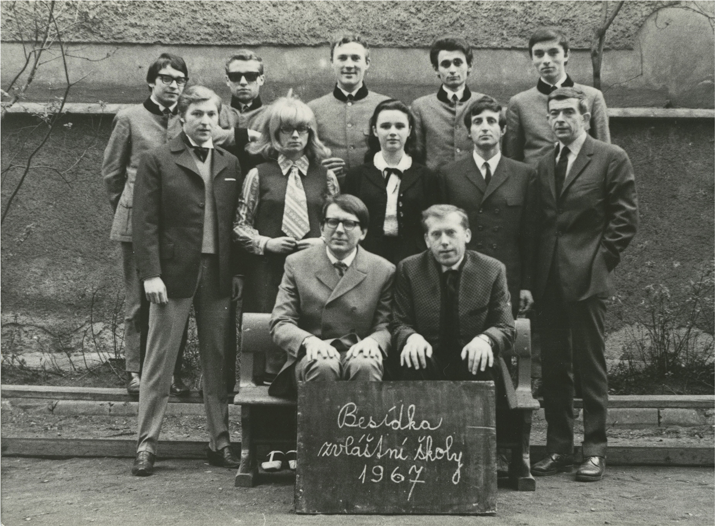 Besídka zvláštní školy, 1967. V popředí Miloslav Šimek a Jiří Grossmann