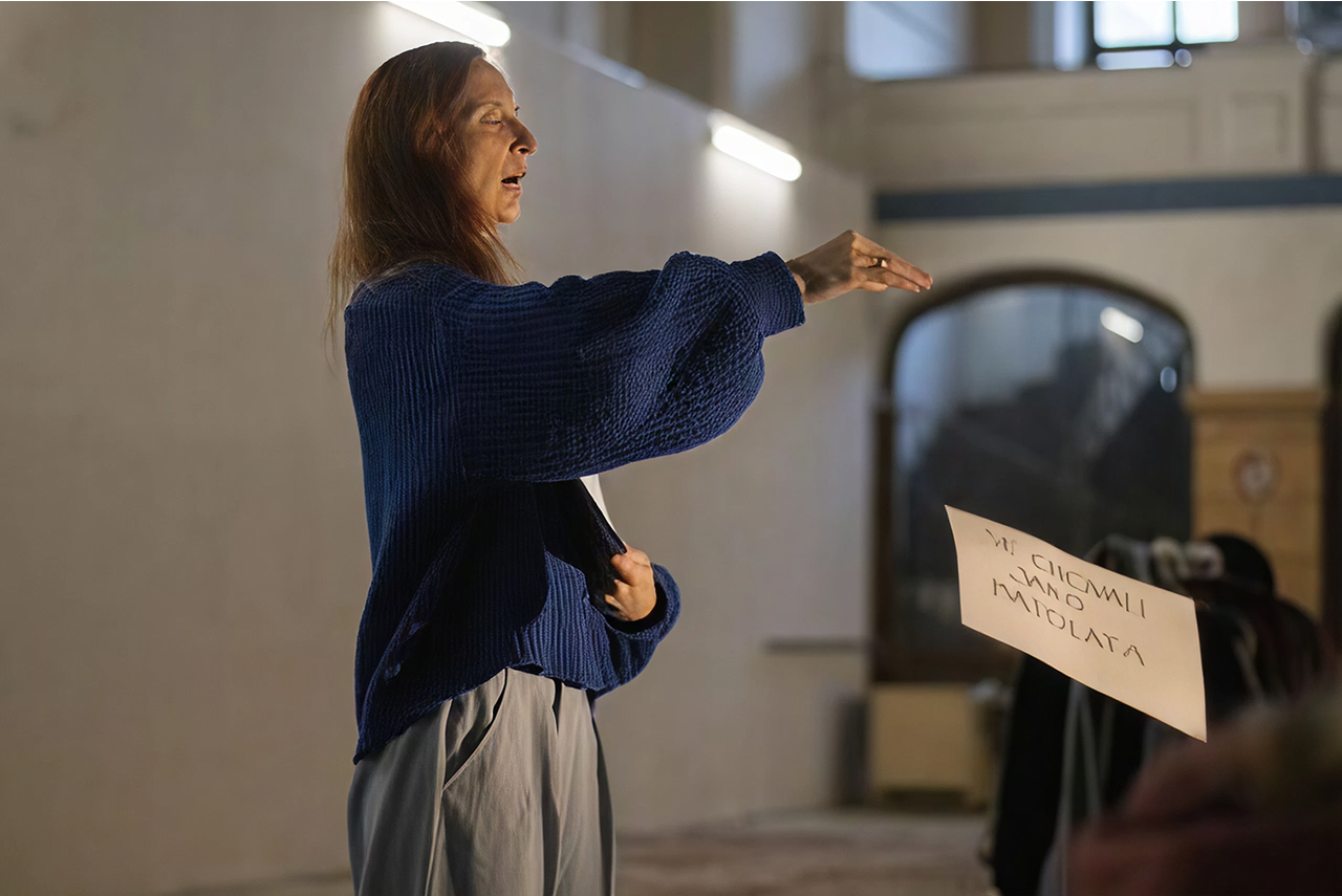 Polka Anna vyprávěla svůj příběh pomocí papírových vzkazů.